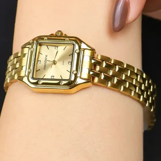 Relógio Feminino Mondaine Dourado Pequeno Quadrado com Strass e Estilo Minimalista Vintage – Ref. 32777LPMVDE1